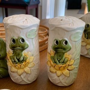 Vintage Neil the frog salt and pepper set
